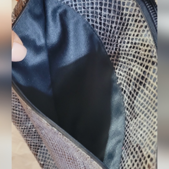 💙RARE💙 Authentic Snakeprint Messenger Crossbody Shoulder Bag - Picture 9 of 15